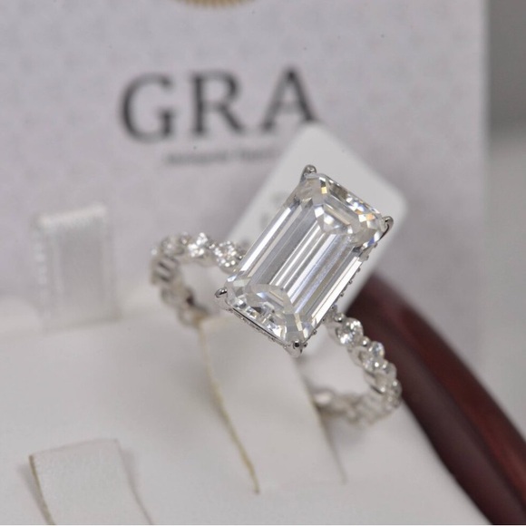 5 Karat Solitaire Emerald Cut Halo 14K White Gold Set On .925 Sterling Silver - Picture 1 of 8